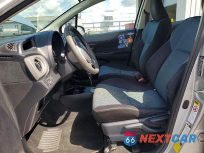 Zdjęcie 7 z 12 samochodu: 2012 TOYOTA YARIS 5-DOOR SE VIN:JTDKTUD36CD507719 - miniatura