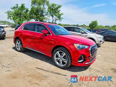 Czwarte zdjęcie samochodu z boku: 2020 AUDI Q3 PREMIUM S LINE VIN:WA1DECF37L1112969 - miniatura