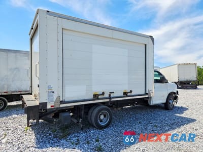 Trzecie zdjęcie samochodu z tyłu: 2021 CHEVROLET EXPRESS BOX TRUCK VIN:1HA6GUC78MN001844 - miniatura