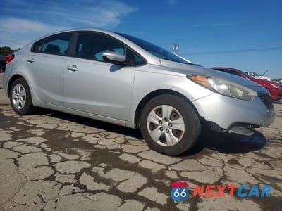 Czwarte zdjęcie samochodu z boku: 2015 KIA FORTE LX VIN:KNAFK4A6XF5403314 - miniatura