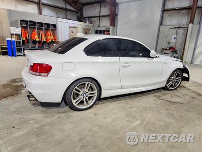 Trzecie zdjęcie samochodu z tyłu: 2011 BMW 135 I VIN:WBAUC9C5XBVM10103 - miniatura