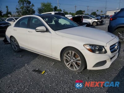 Czwarte zdjęcie samochodu z boku: 2017 MERCEDES-BENZ C 300 VIN:WDDWF4JB1HR254992 - miniatura
