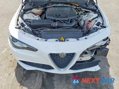 Zdjęcie 11 z 12 samochodu: 2017 ALFA ROMEO GIULIA VIN:ZARFAEBN2H7552220 - miniatura