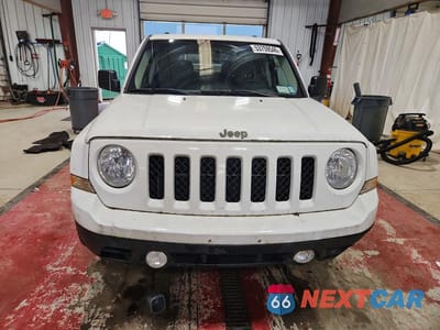 Piąte zdjęcie samochodu w środku: 2016 JEEP PATRIOT SPORT VIN:1C4NJRBB2GD668925 - miniatura
