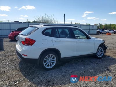 Trzecie zdjęcie samochodu z tyłu: 2015 BMW X1 XDRIVE28I VIN:WBAVL1C54FVY37207 - miniatura