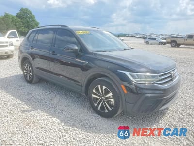 Czwarte zdjęcie samochodu z boku: 2023 VOLKSWAGEN TIGUAN S VIN:3VVRB7AX7PM070738 - miniatura