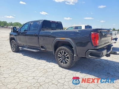 Drugie zdjęcie samochodu z przodu: 2020 GMC SIERRA K2500 AT4 VIN:1GT19PEY4LF294117 - miniatura