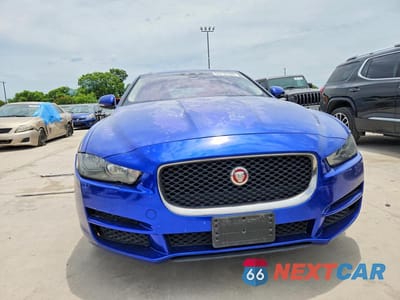 Piąte zdjęcie samochodu w środku: 2017 JAGUAR XE PREMIUM VIN:SAJAD4BG1HA965628 - miniatura
