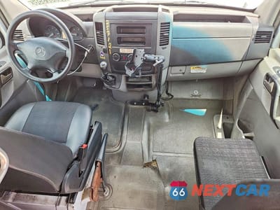 Zdjęcie 8 z 13 samochodu: 2016 MERCEDES-BENZ SPRINTER 2 CARGO - R & D - CLN TITLE - PRIOR FLEET VIN:WD3PE8DD8GP250271 - miniatura