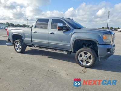 Czwarte zdjęcie samochodu z boku: 2016 GMC SIERRA K2500 DENALI VIN:1GT12UE89GF151544 - miniatura