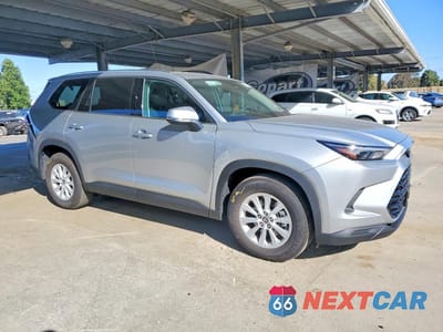 Czwarte zdjęcie samochodu z boku: 2026 TOYOTA GRAND HIGHLANDER XLE VIN:5TDAAAB51TS122044 - miniatura