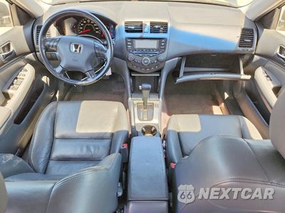 Zdjęcie 8 z 12 samochodu: 2004 HONDA ACCORD EX VIN:JHMCM56894C013859 - miniatura