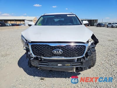Piąte zdjęcie samochodu w środku: 2018 KIA SORENTO LX VIN:5XYPGDA30JG408990 - miniatura