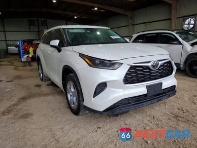 Czwarte zdjęcie samochodu z boku: 2021 TOYOTA HIGHLANDER L VIN:5TDCZRAH6MS058483 - miniatura