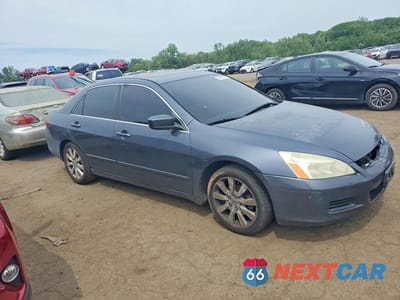 Czwarte zdjęcie samochodu z boku: 2007 HONDA ACCORD EX VIN:1HGCM66597A088527 - miniatura
