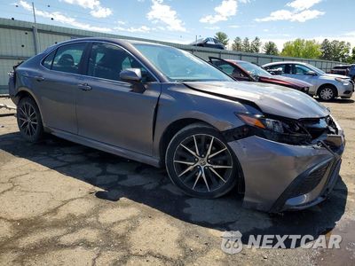 Czwarte zdjęcie samochodu z boku: 2021 TOYOTA CAMRY SE VIN:4T1G11AK8MU586328 - miniatura