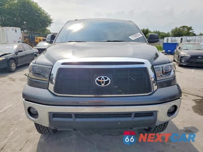 Piąte zdjęcie samochodu w środku: 2012 TOYOTA TUNDRA CREWMAX SR5 VIN:5TFEY5F19CX129944 - miniatura