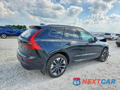 Trzecie zdjęcie samochodu z tyłu: 2026 VOLVO XC60 PLUS VIN:YV4M12RC4T1437065 - miniatura