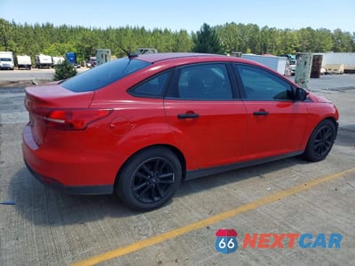 Trzecie zdjęcie samochodu z tyłu: 2016 FORD FOCUS SE VIN:1FADP3F28GL393459 - miniatura