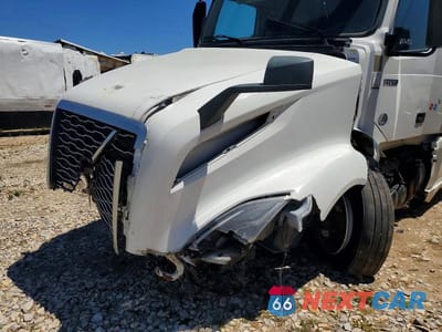 Zdjęcie 9 z 10 samochodu: 2022 VOLVO VNL SEMI TRUCK VIN:4V4NC9EH9NN304751 - miniatura