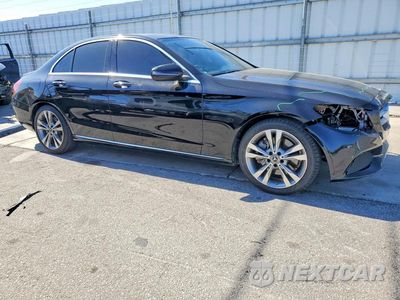 Czwarte zdjęcie samochodu z boku: 2017 MERCEDES-BENZ C 300 VIN:55SWF4JB6HU223588 - miniatura