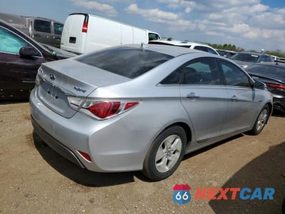 Trzecie zdjęcie samochodu z tyłu: 2011 HYUNDAI SONATA HYBRID VIN:KMHEC4A40BA007044 - miniatura
