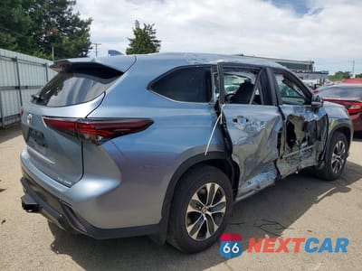 Trzecie zdjęcie samochodu z tyłu: 2024 TOYOTA HIGHLANDER XLE VIN:5TDKDRBH9RS561781 - miniatura