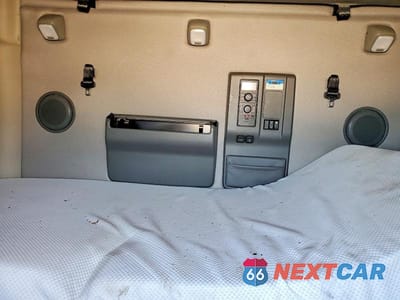 Zdjęcie 6 z 10 samochodu: 2022 VOLVO VNL SEMI TRUCK VIN:4V4NC9EH9NN304751 - miniatura