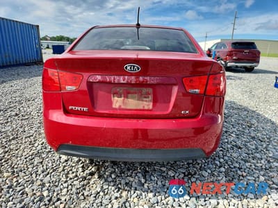 Zdjęcie 6 z 12 samochodu: 2013 KIA FORTE EX VIN:KNAFU4A25D5730658 - miniatura