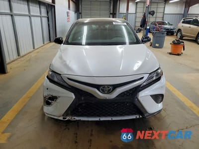 Piąte zdjęcie samochodu w środku: 2018 TOYOTA CAMRY XSE V6 VIN:4T1BZ1HK2JU021268 - miniatura