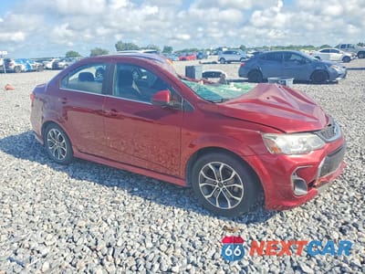 Czwarte zdjęcie samochodu z boku: 2018 CHEVROLET SONIC LT VIN:1G1JD5SB3J4104859 - miniatura