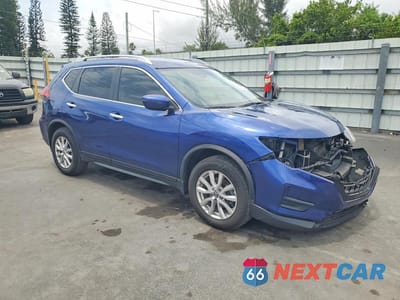 Czwarte zdjęcie samochodu z boku: 2020 NISSAN ROGUE SV VIN:JN8AT2MT9LW017137 - miniatura
