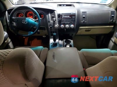 Zdjęcie 8 z 12 samochodu: 2010 TOYOTA TUNDRA CREWMAX SR5 VIN:5TFDM5F18AX003191 - miniatura