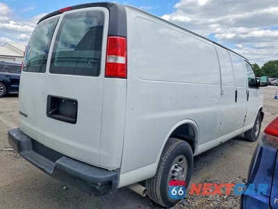 Trzecie zdjęcie samochodu z tyłu: 2020 CHEVROLET EXPRESS 2500 CARGO DELIVERY VAN VIN:1GCWGBFP0L1143146 - miniatura