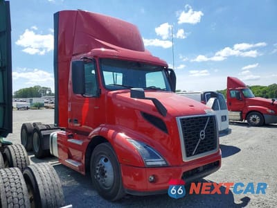 2022 VOLVO VNR SEMI TRUCK 4V4WC9EG9NN301781 - główne zdjęcie licytacji z USA - miniatura