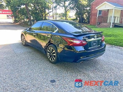 Trzecie zdjęcie samochodu z tyłu: 2018 NISSAN ALTIMA 2.5 S VIN:1N4AL3AP2JC479052 - miniatura