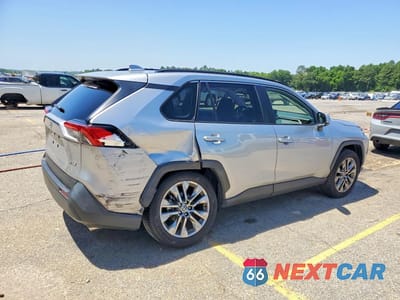 Trzecie zdjęcie samochodu z tyłu: 2020 TOYOTA RAV4 XLE PREMIUM VIN:JTMC1RFV0LJ021737 - miniatura