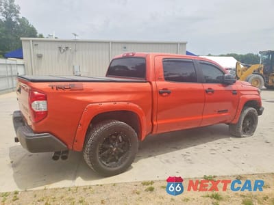 Trzecie zdjęcie samochodu z tyłu: 2018 TOYOTA TUNDRA CREWMAX SR5 VIN:5TFDW5F19JX747375 - miniatura