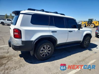 Trzecie zdjęcie samochodu z tyłu: 2025 TOYOTA LAND CRUISER BASE VIN:JTEABFAJ2SK046439 - miniatura
