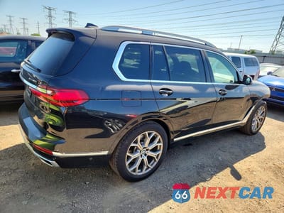 Trzecie zdjęcie samochodu z tyłu: 2021 BMW X7 XDRIVE40I VIN:5UXCW2C04M9F88443 - miniatura