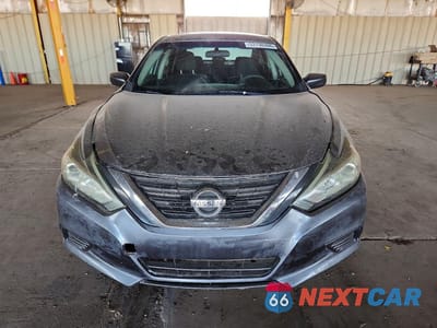 Piąte zdjęcie samochodu w środku: 2017 NISSAN ALTIMA 2.5 S VIN:1N4AL3AP0HN342545 - miniatura