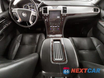 Zdjęcie 8 z 13 samochodu: 2013 CADILLAC ESCALADE VIN:1GYS3AEF9DR331318 - miniatura