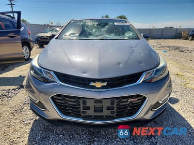 Piąte zdjęcie samochodu w środku: 2018 CHEVROLET CRUZE LT VIN:1G1BE5SM1J7235080 - miniatura