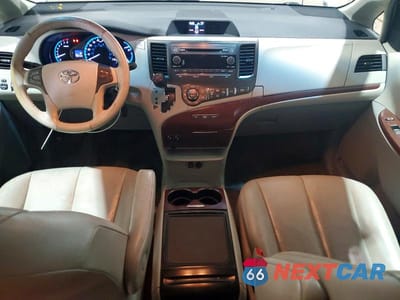 Zdjęcie 8 z 14 samochodu: 2013 TOYOTA SIENNA XLE 8-PASSENGER VIN:5TDYK3DC7DS292705 - miniatura