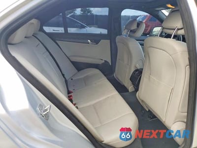 Zdjęcie 10 z 12 samochodu: 2009 MERCEDES-BENZ C 300 VIN:WDDGF54X09R078455 - miniatura