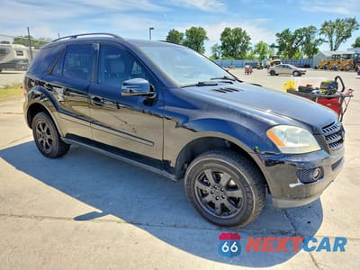 Czwarte zdjęcie samochodu z boku: 2006 MERCEDES-BENZ ML 350 VIN:4JGBB86E86A002971 - miniatura