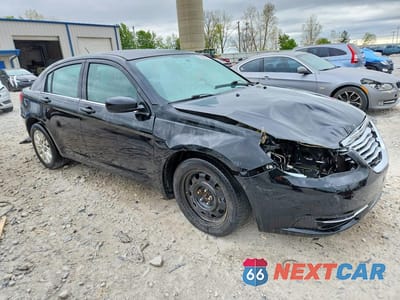 Czwarte zdjęcie samochodu z boku: 2014 CHRYSLER 200 LX VIN:1C3CCBAB1EN195234 - miniatura