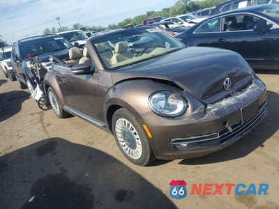 Czwarte zdjęcie samochodu z boku: 2015 VOLKSWAGEN BEETLE 1.8T VIN:3VW517AT0FM821283 - miniatura