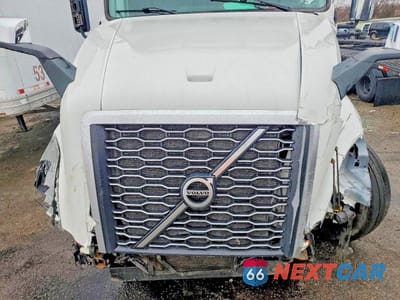 Zdjęcie 10 z 11 samochodu: 2023 VOLVO VN VNL VIN:4V4NC9EH0PN336877 - miniatura