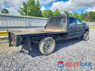 Trzecie zdjęcie samochodu z tyłu: 2001 CHEVROLET SILVERADO K2500 HEAVY DUTY VIN:1GCHK23G21F202466 - miniatura